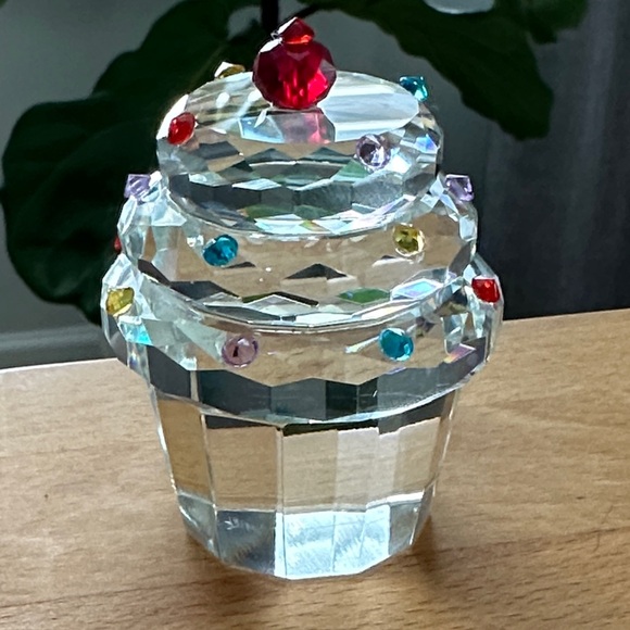 Collectible Cupcake Paperweight with Multicolored Jewels - Picture 1 of 4